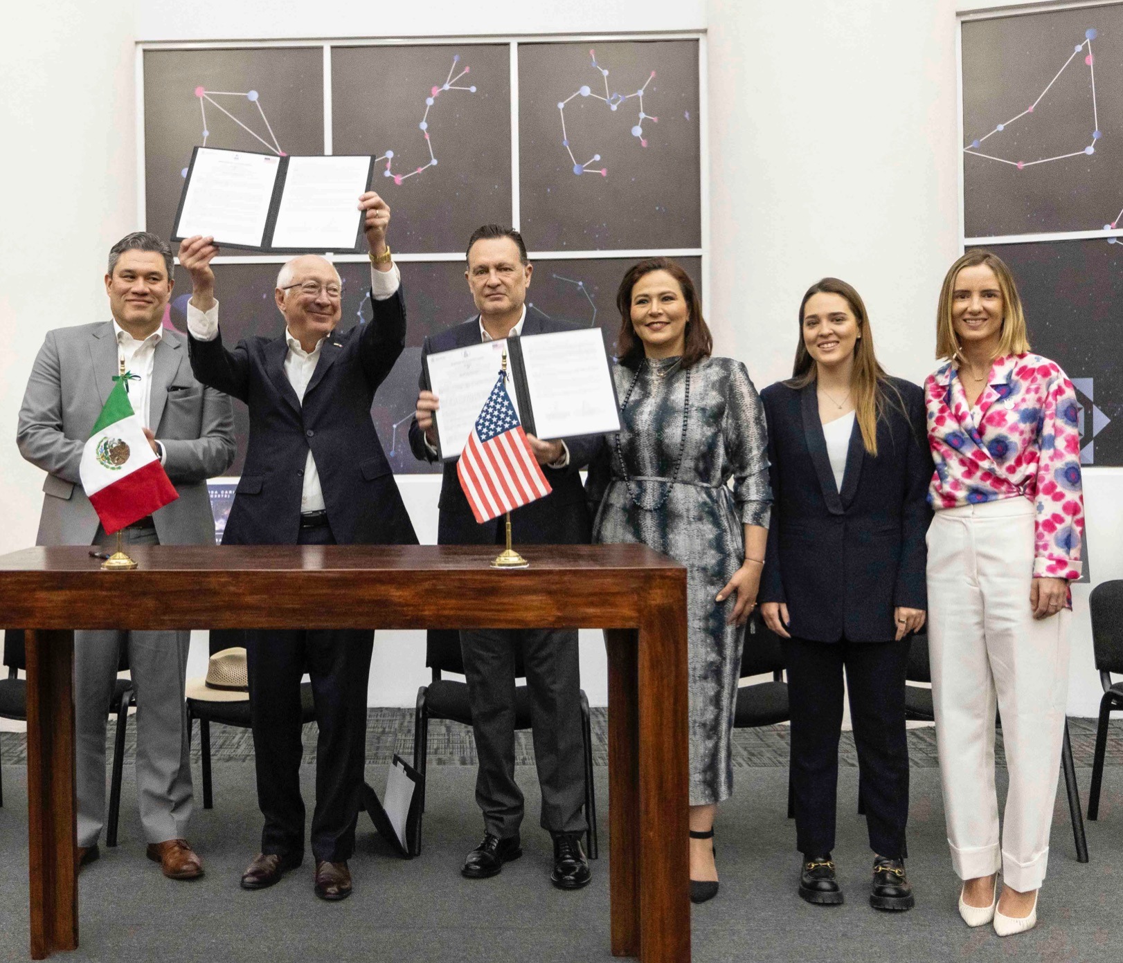 Visita Embajador Ken Salazar Centro EducationUSA en el Gómez Morin