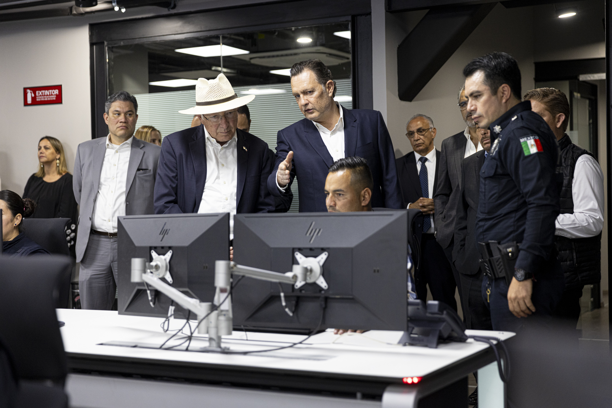 Recorre Embajador de Estados Unidos en México complejo de Seguridad Ciudadana