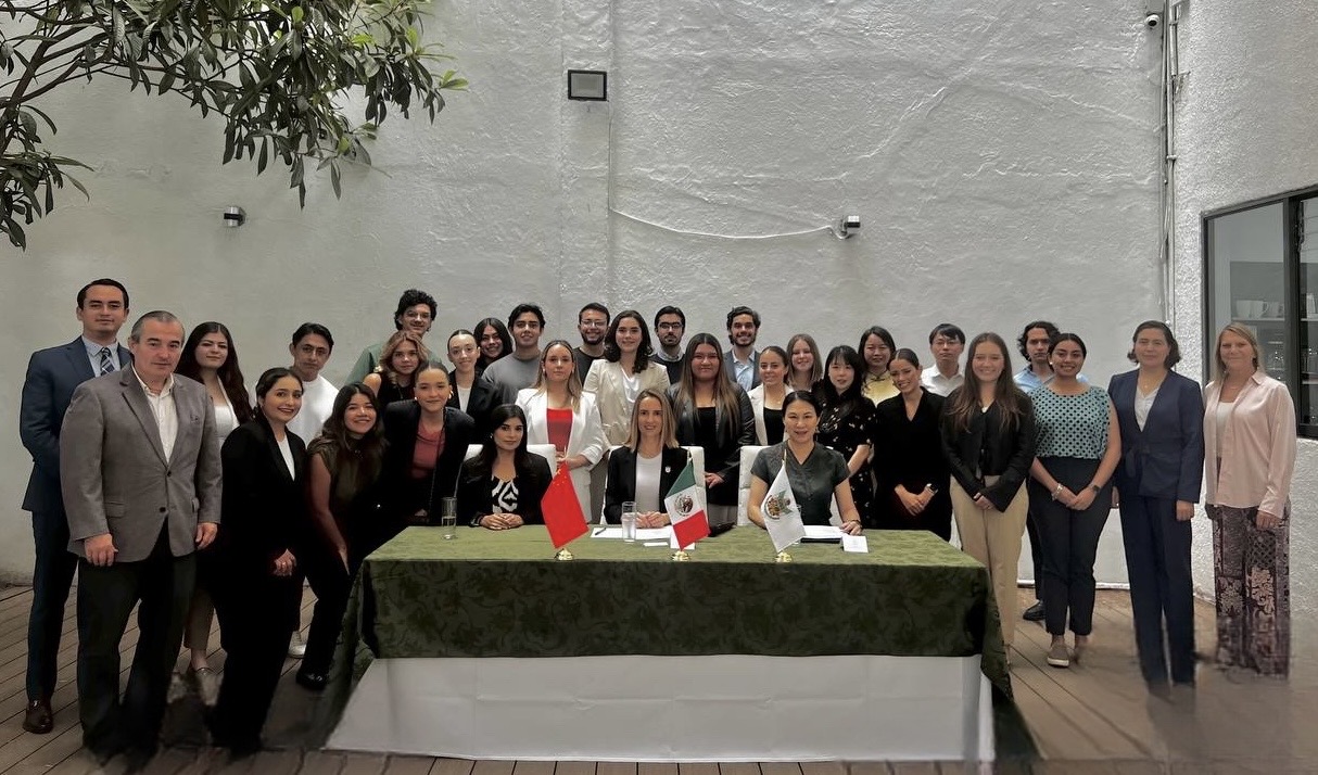 Se reúnen estudiantes con autoridades chinas en la Representación de Querétaro en Ciudad de México