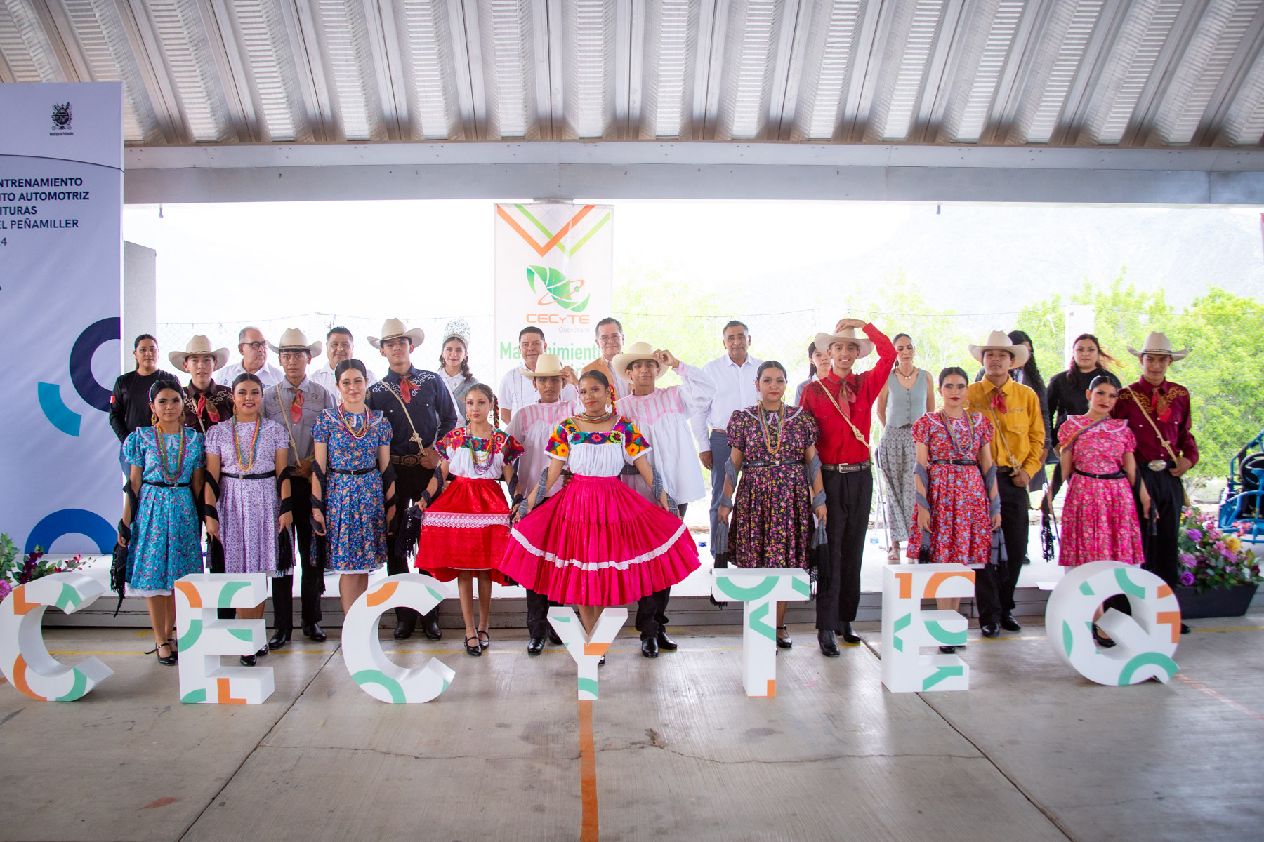 Ballet Folklórico de CECyTEQ Peñamiller inicia gira por Europa