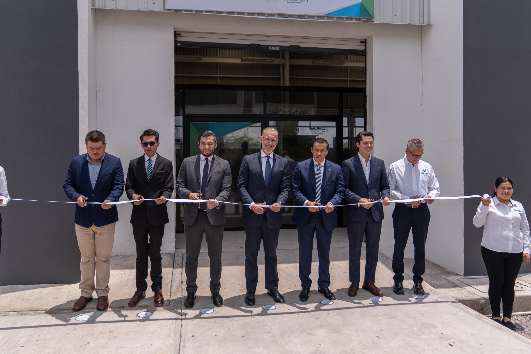 Inaugura titular de SEDESU Laboratorio de Innovación y Electromovilidad