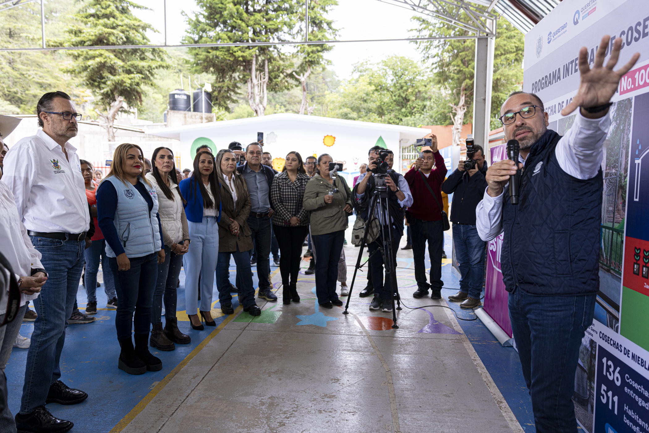 Entrega Mauricio Kuri el sistema número 100 de Cosecha de Agua de lluvia en Pinal de Amoles