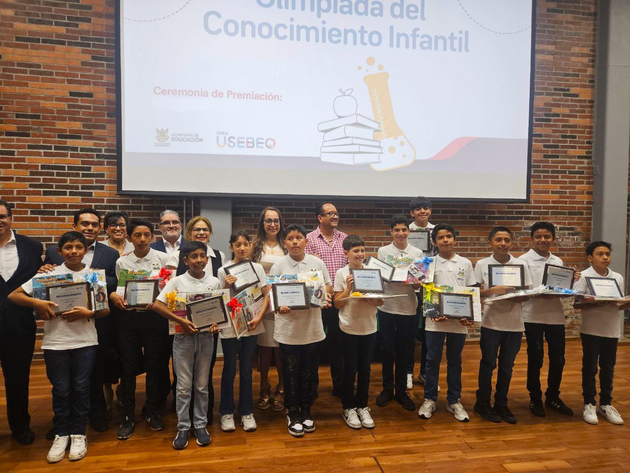 Reconocen a ganadores de la Olimpiada del Conocimiento Infantil 2023-2024