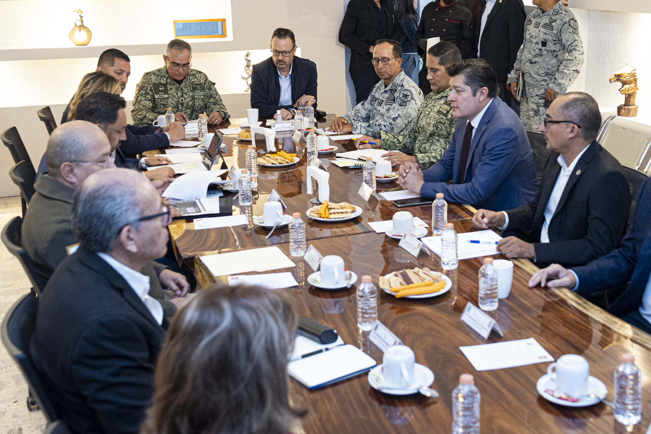 Participa Mauricio Kuri en reunión de mesa de seguridad