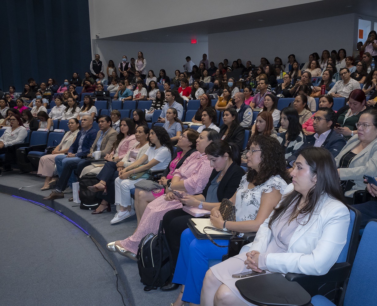 Titular de Salud inaugura Foro de Lactancia Materna