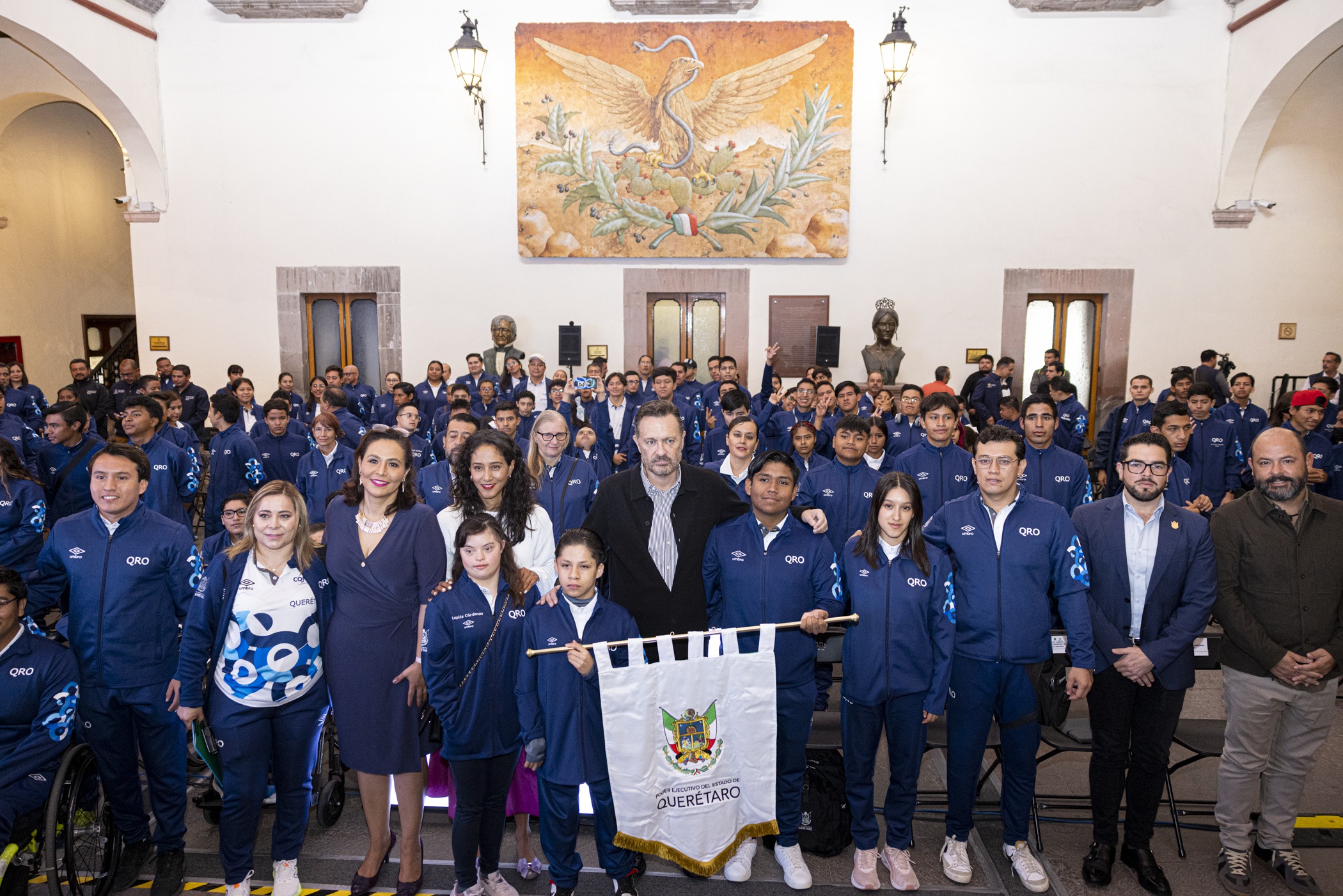 Abandera el Gobernador a la delegación queretana de los Paranacionales CONADE 2024