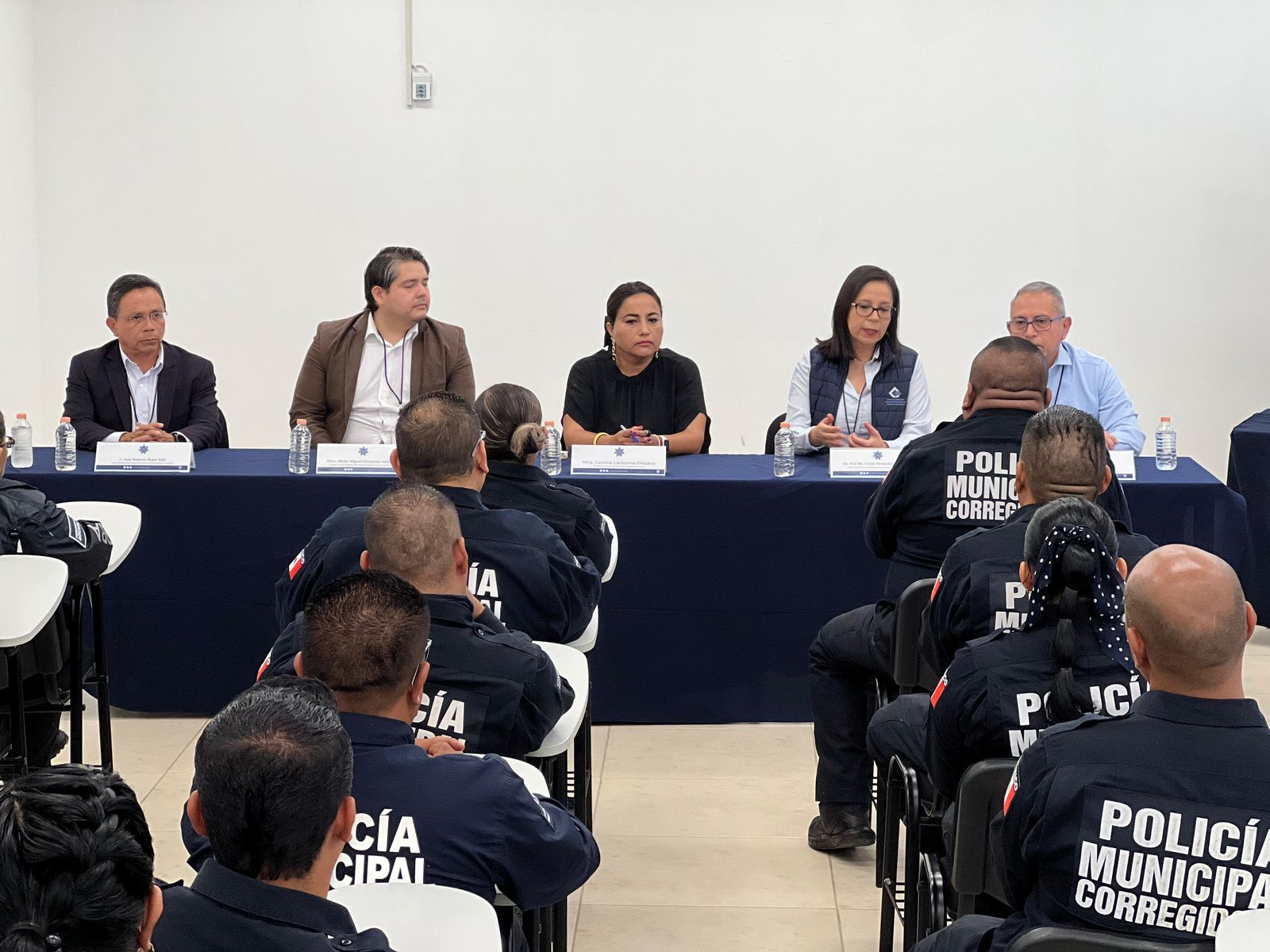 Los consejeros del Observatorio Ciudadano atestiguan la aplicación de exámenes toxicológicos a policías municipales de Corregidora