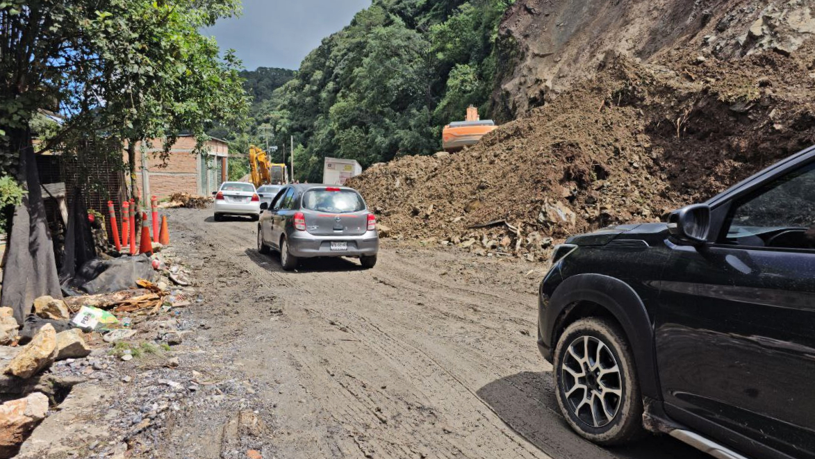 Se agiliza tránsito vehicular en la carretera federal 120 SJR-Xilitla con apertura de carril adicional provisional