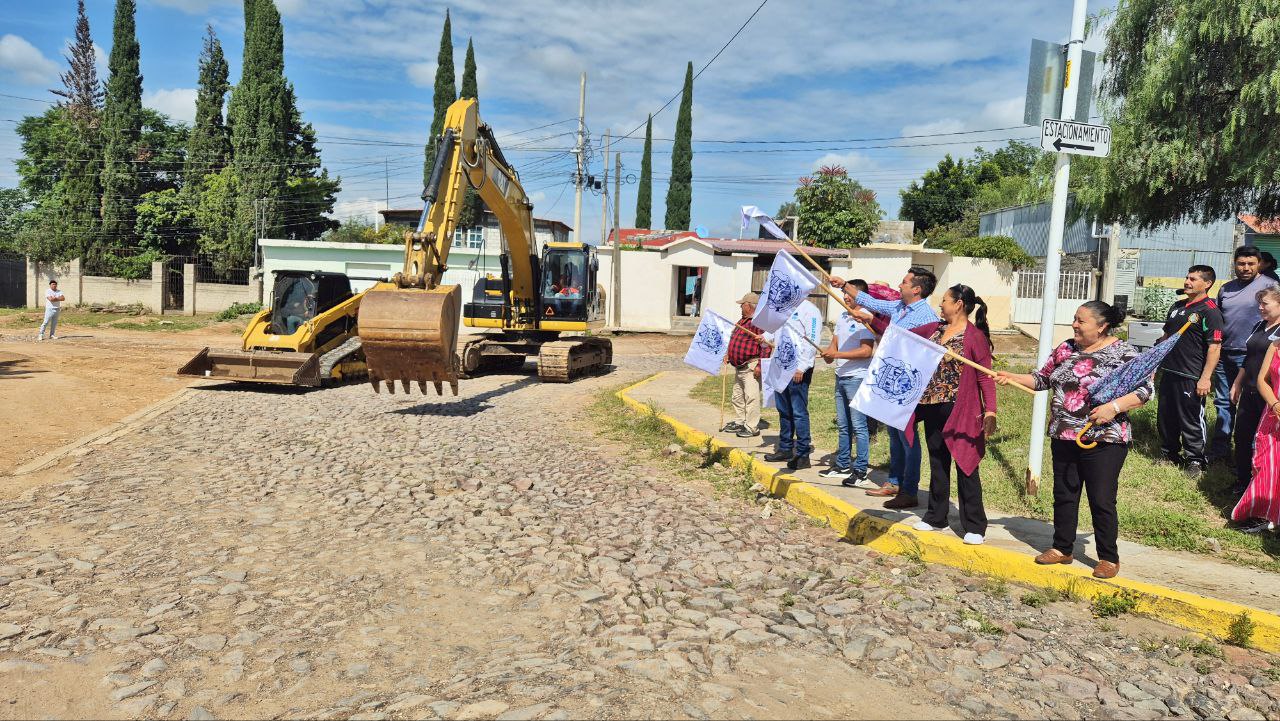 Comienza rehabilitación de calles en la comunidad de Charco Blanco en Corregidora