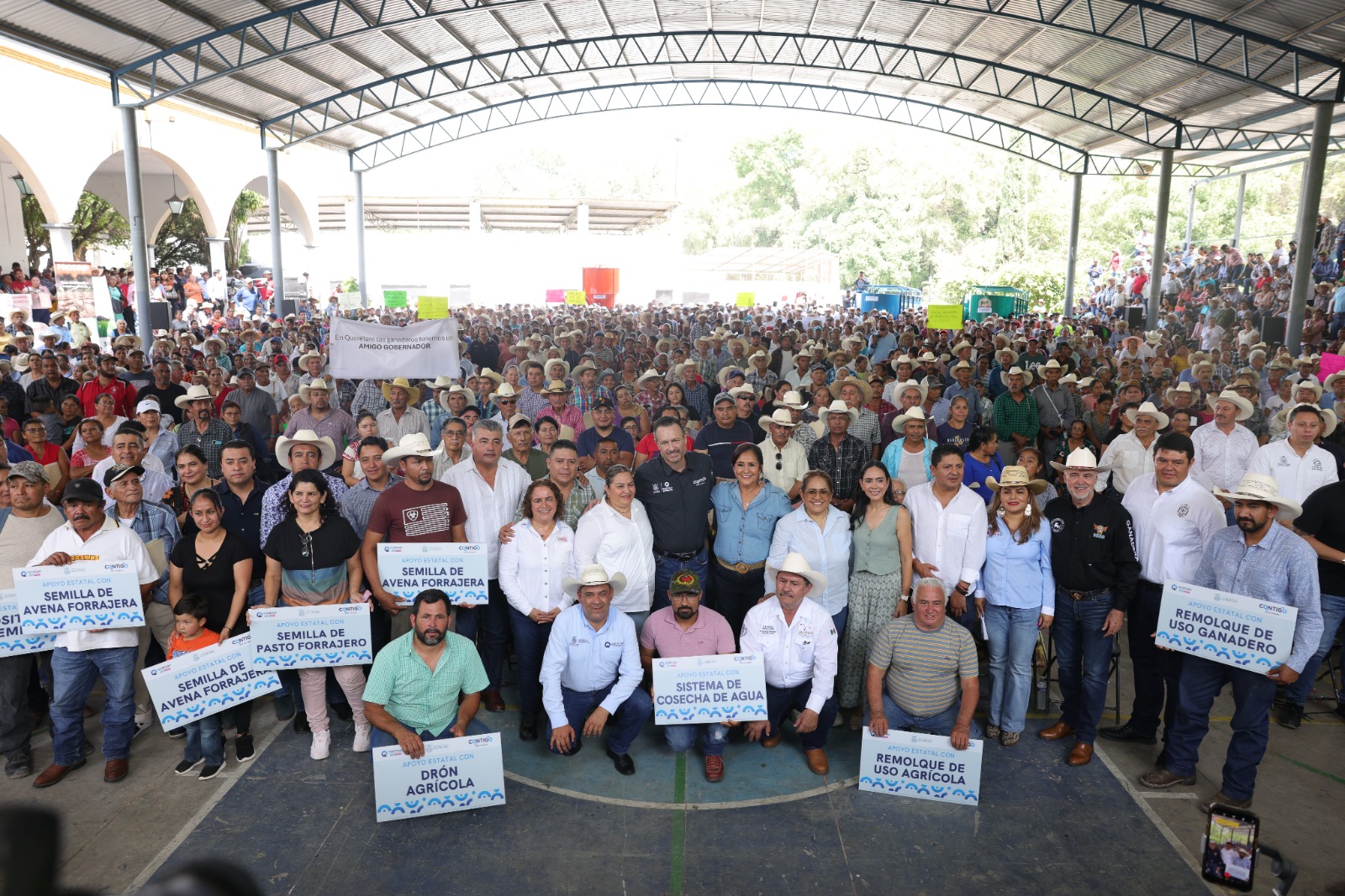 Fortalece Gobernador al campo queretano con insumos agrícolas y semillas