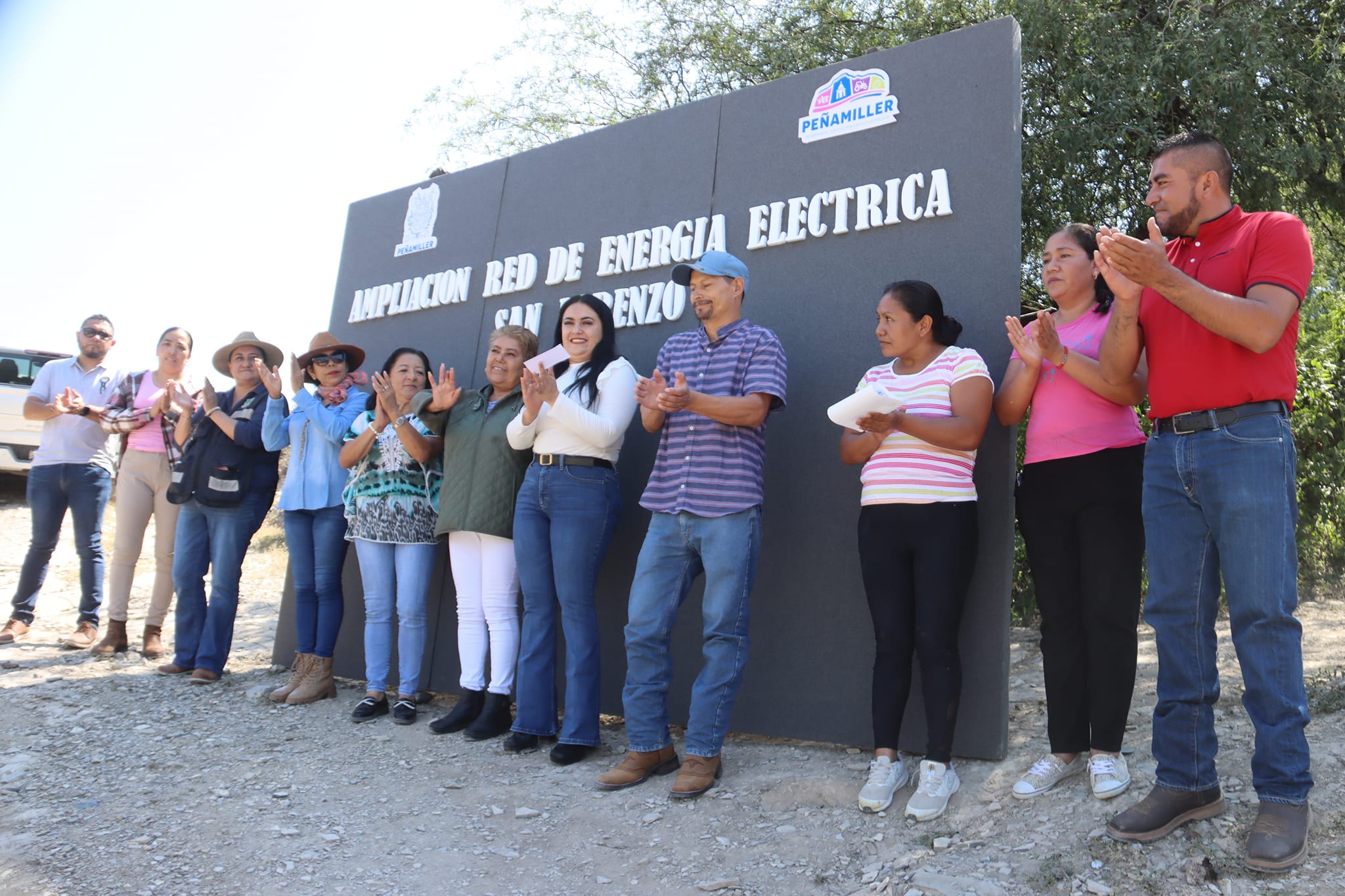 La Presidenta Municipal de Peñamiller, Ana Karen Jiménez, Regidores y Directores de la Administración arrancan las obras: