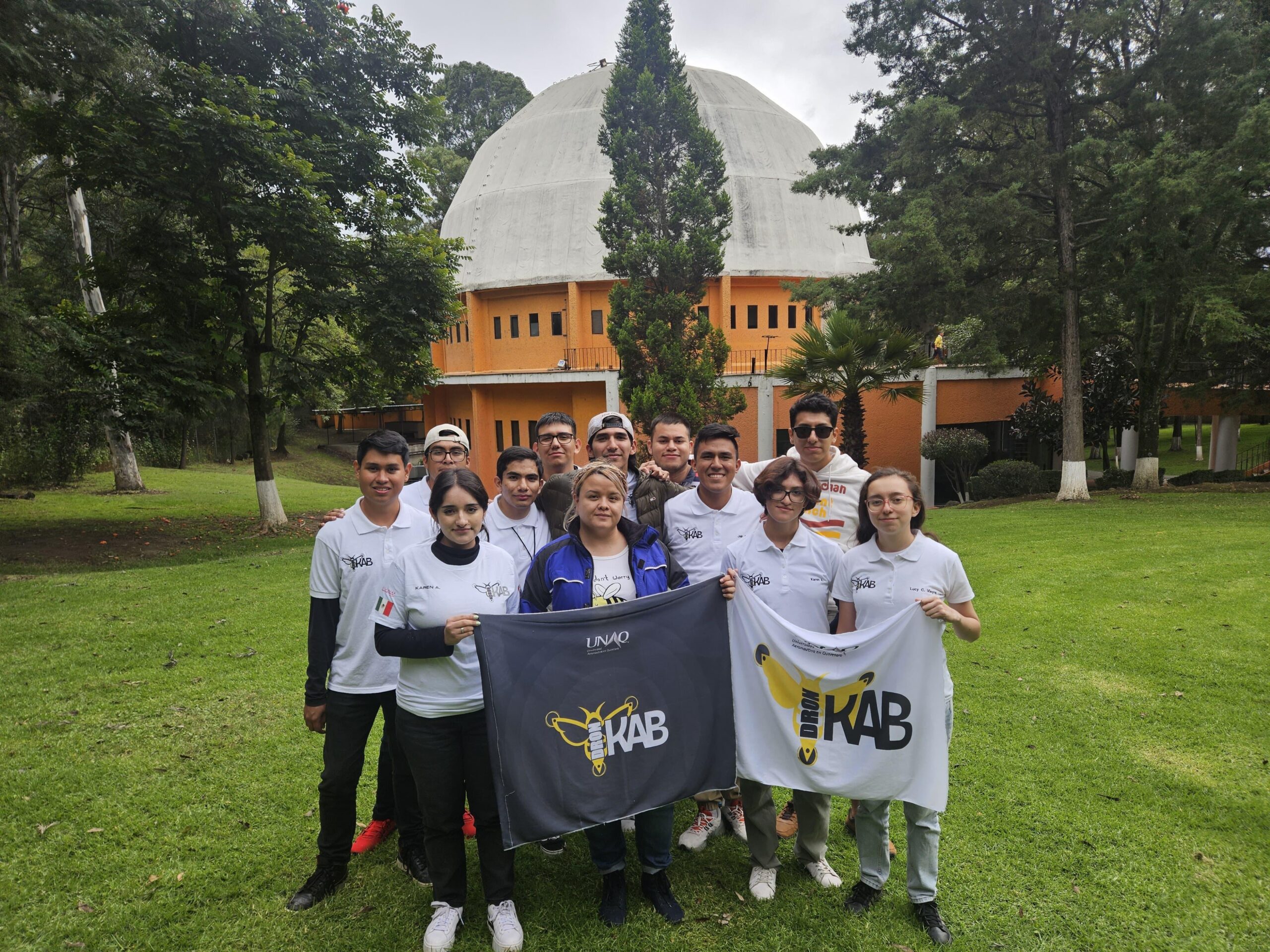 Jóvenes queretanos participan en el Taller Nacional de Drones Inteligentes