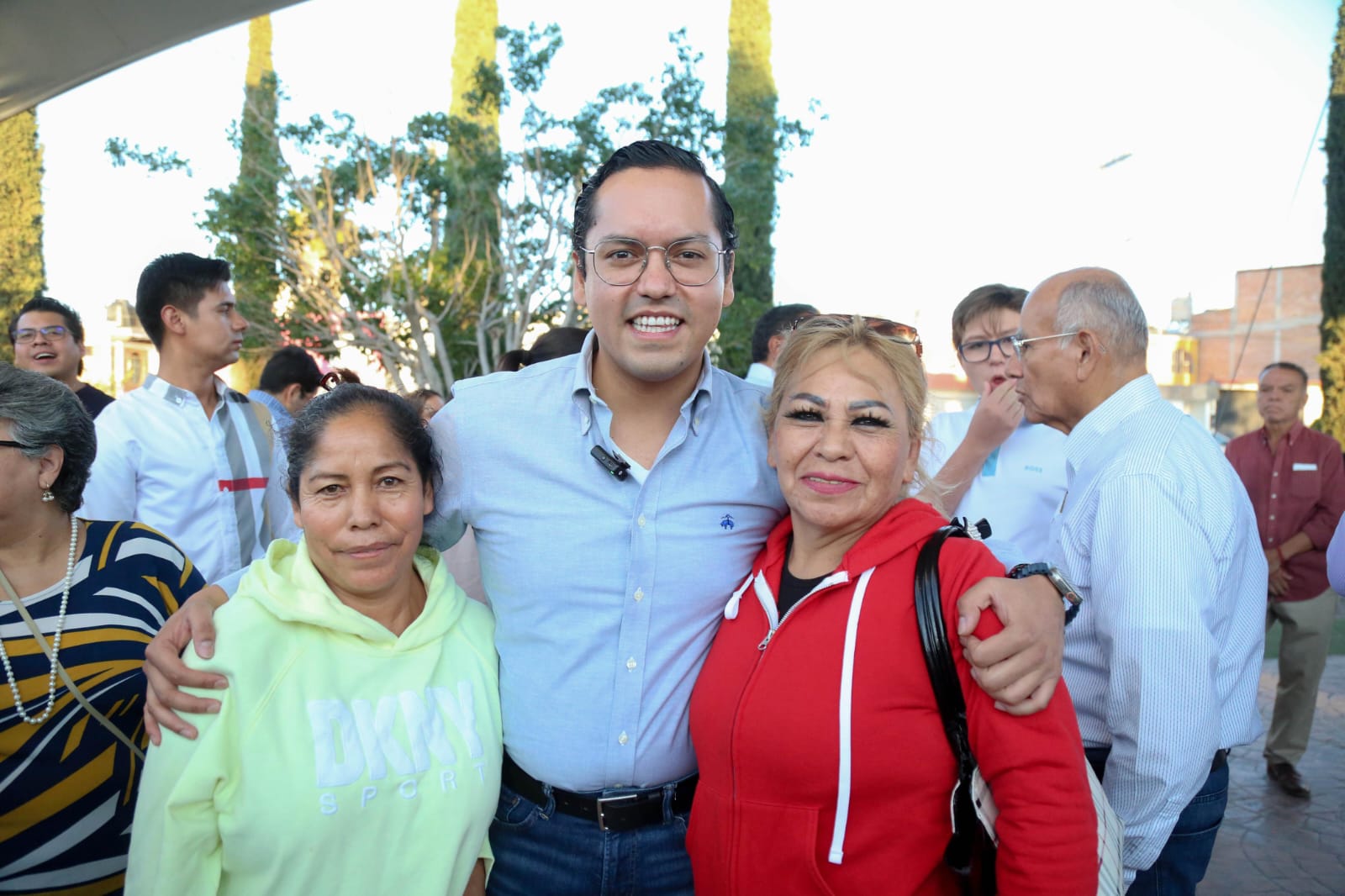 Recorre Chepe Guerrero las calles de Misión San Carlos