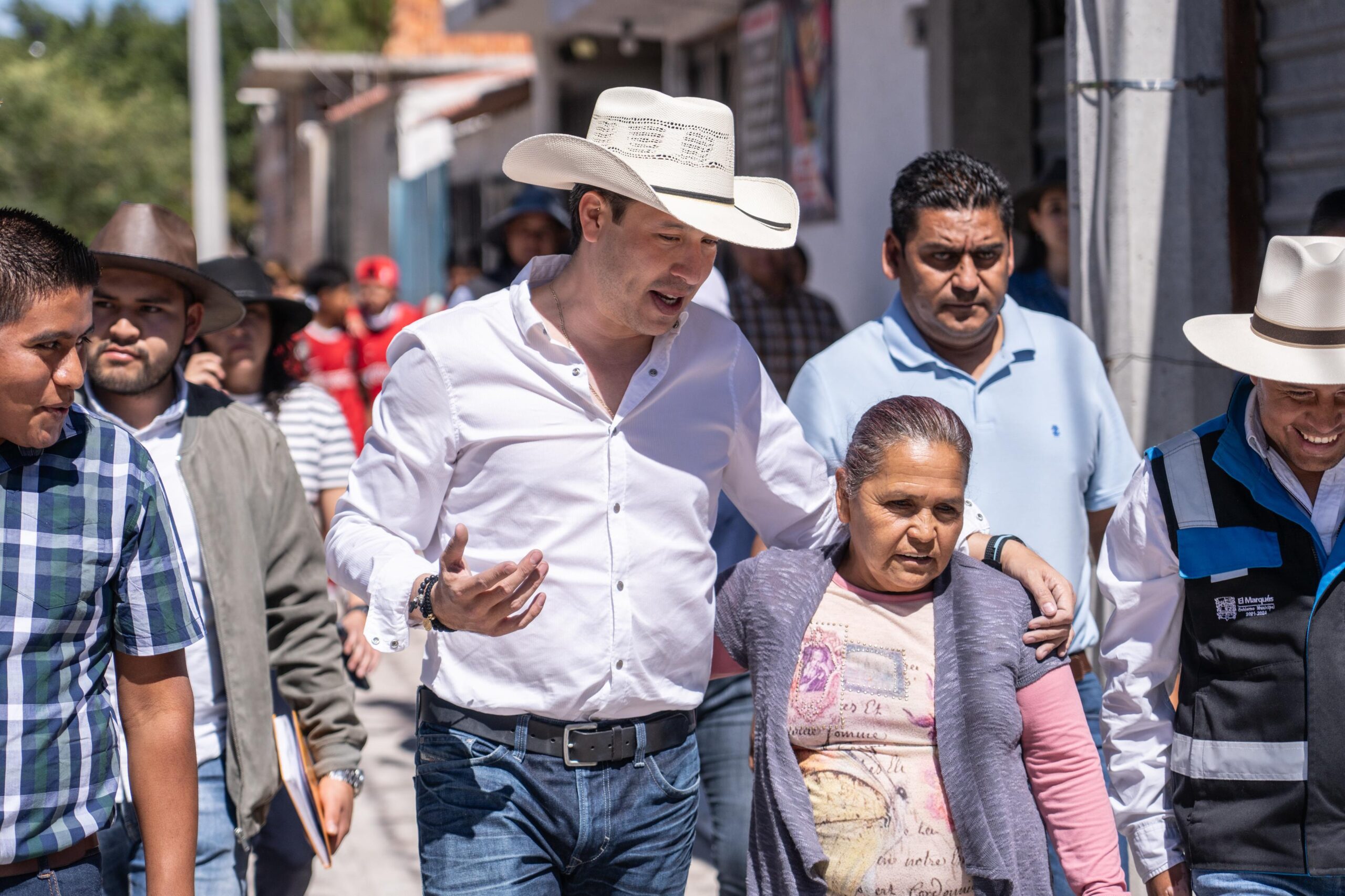 Rodrigo Monsalvo entrega obras de infraestructura de servicios, vial y deportiva en El Marqués