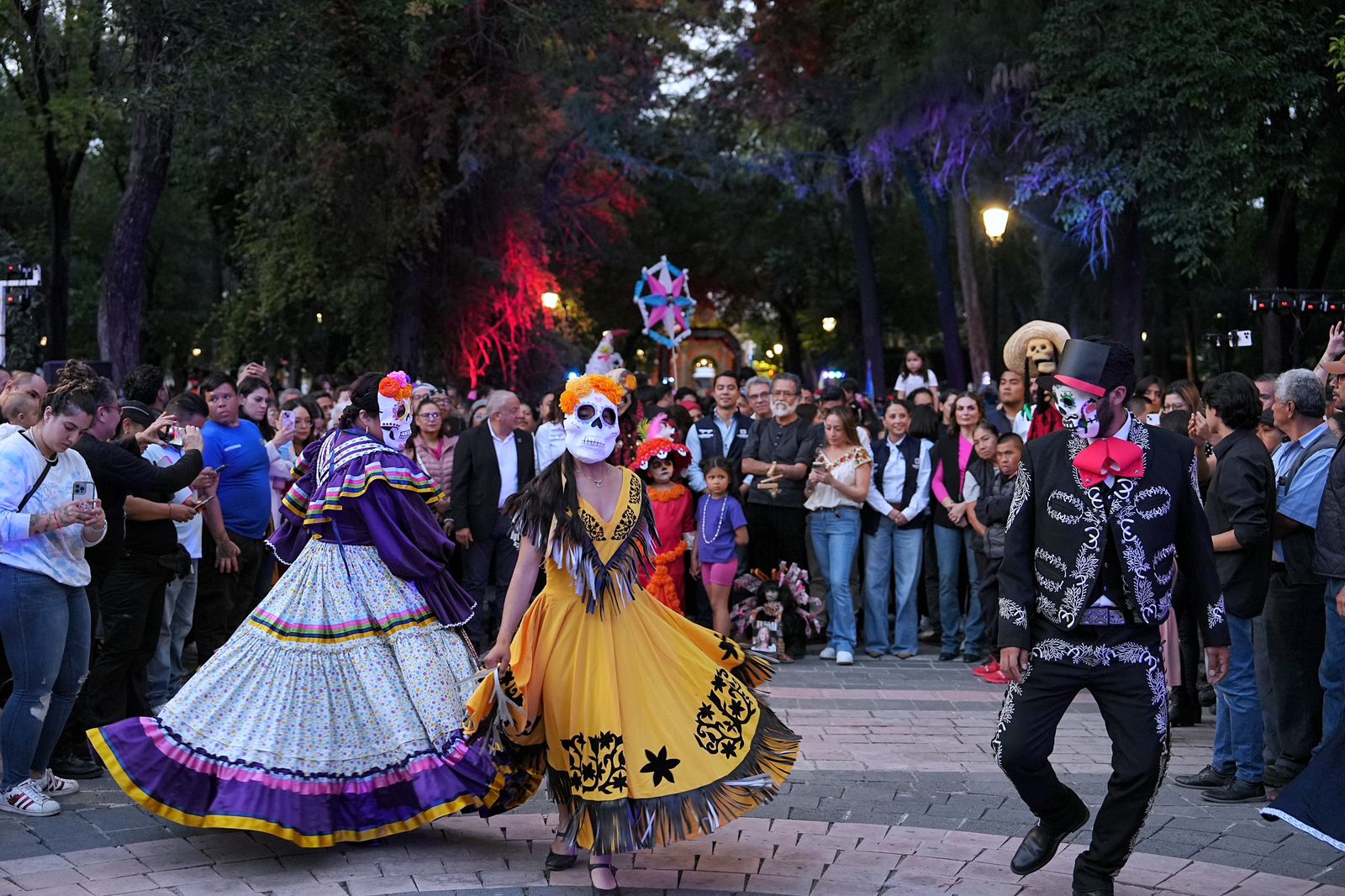 Inaugura Felifer Macías el Festival de Día de Muertos 2024