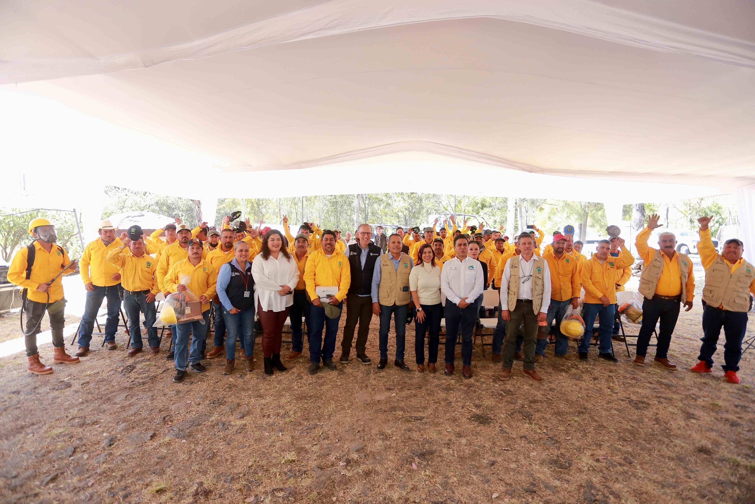 Entrega Marco Del Prete equipamiento a brigadas forestales y contra incendios