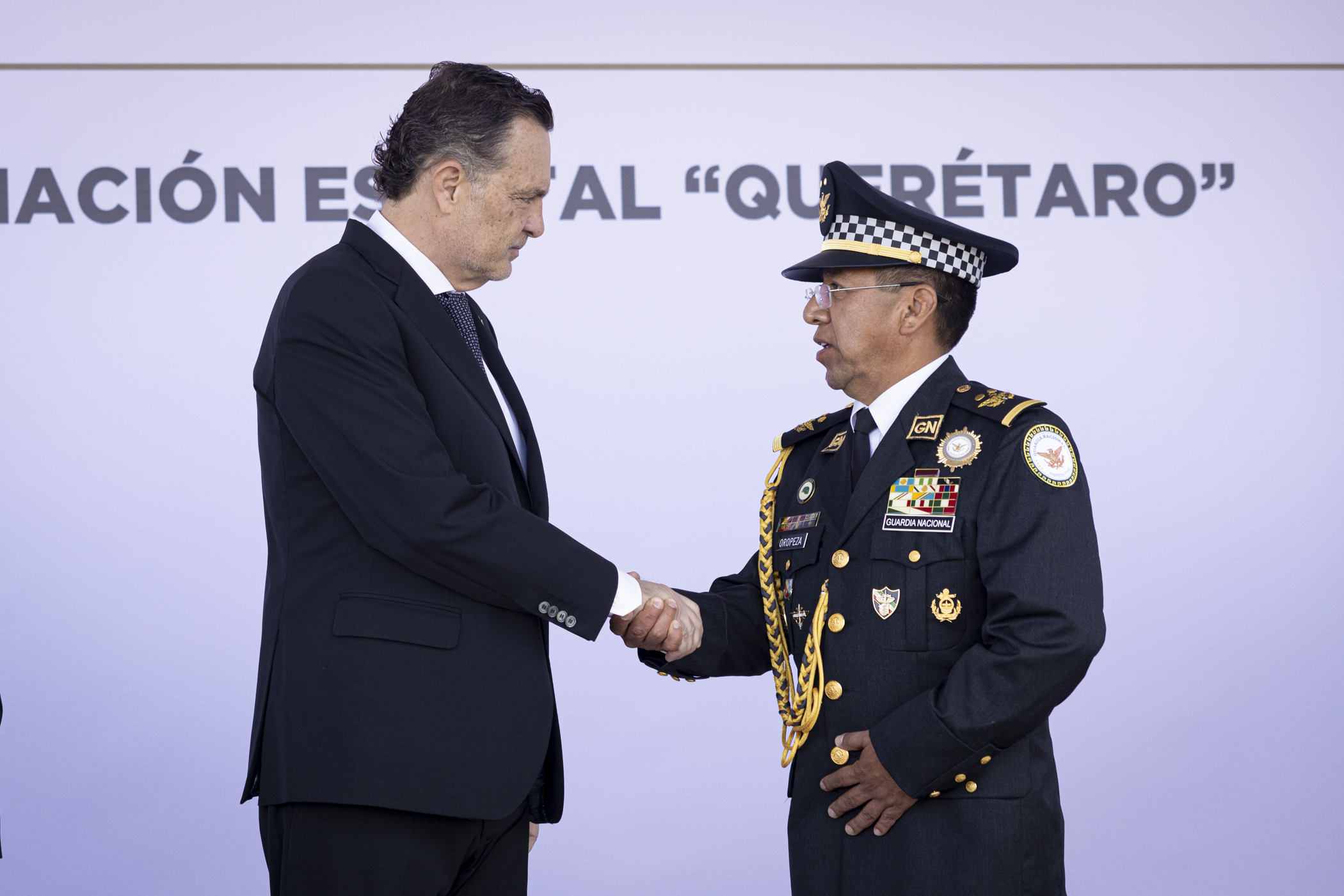 Atestigua Mauricio Kuri toma de protesta de Filiberto Oropeza como coordinador estatal de la Guardia Nacional