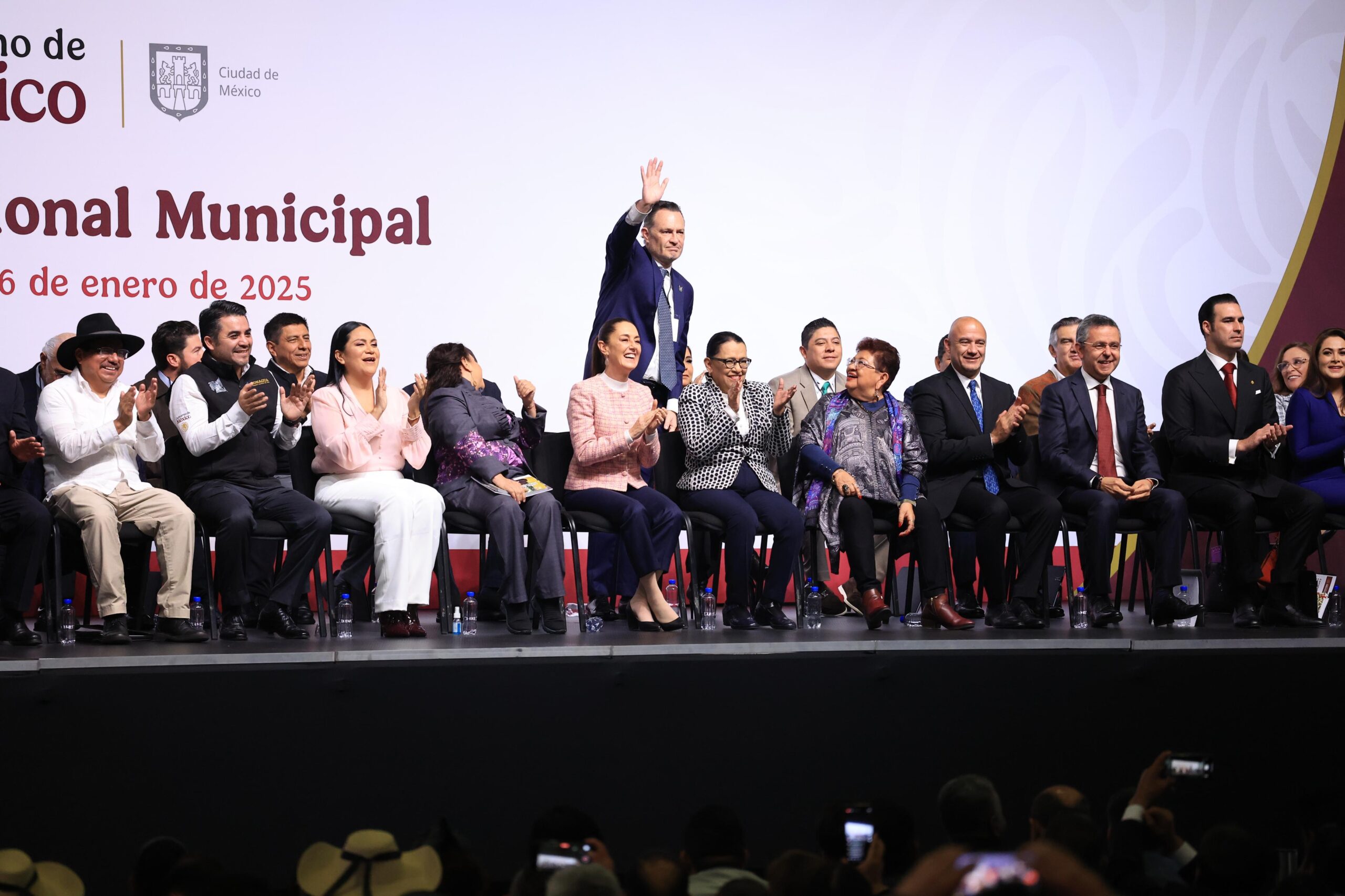 Presente Gobernador en el Encuentro Nacional Municipal