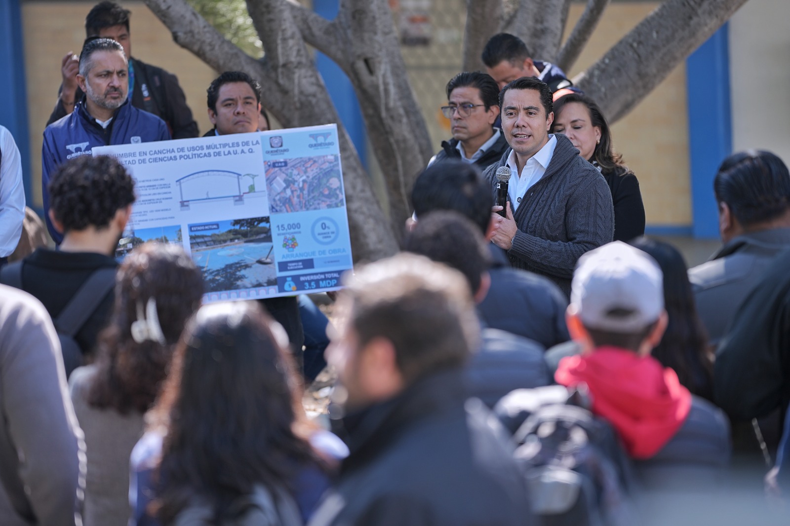 Refrenda Felifer Macías su compromiso con la educación y con la UAQ