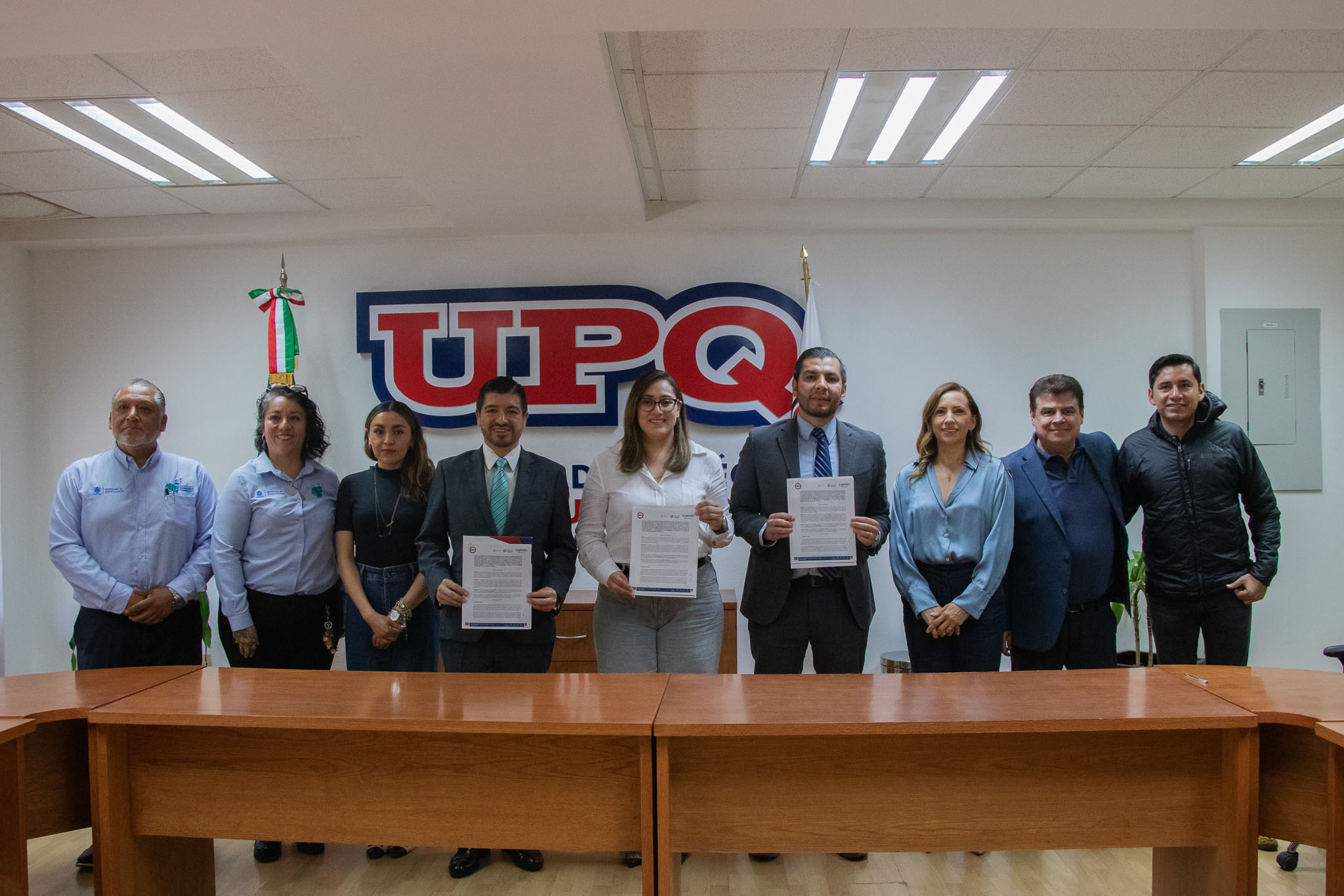 Rectora de la UPQ firma convenio para ampliar oportunidades educativas a aspirantes no admitidos