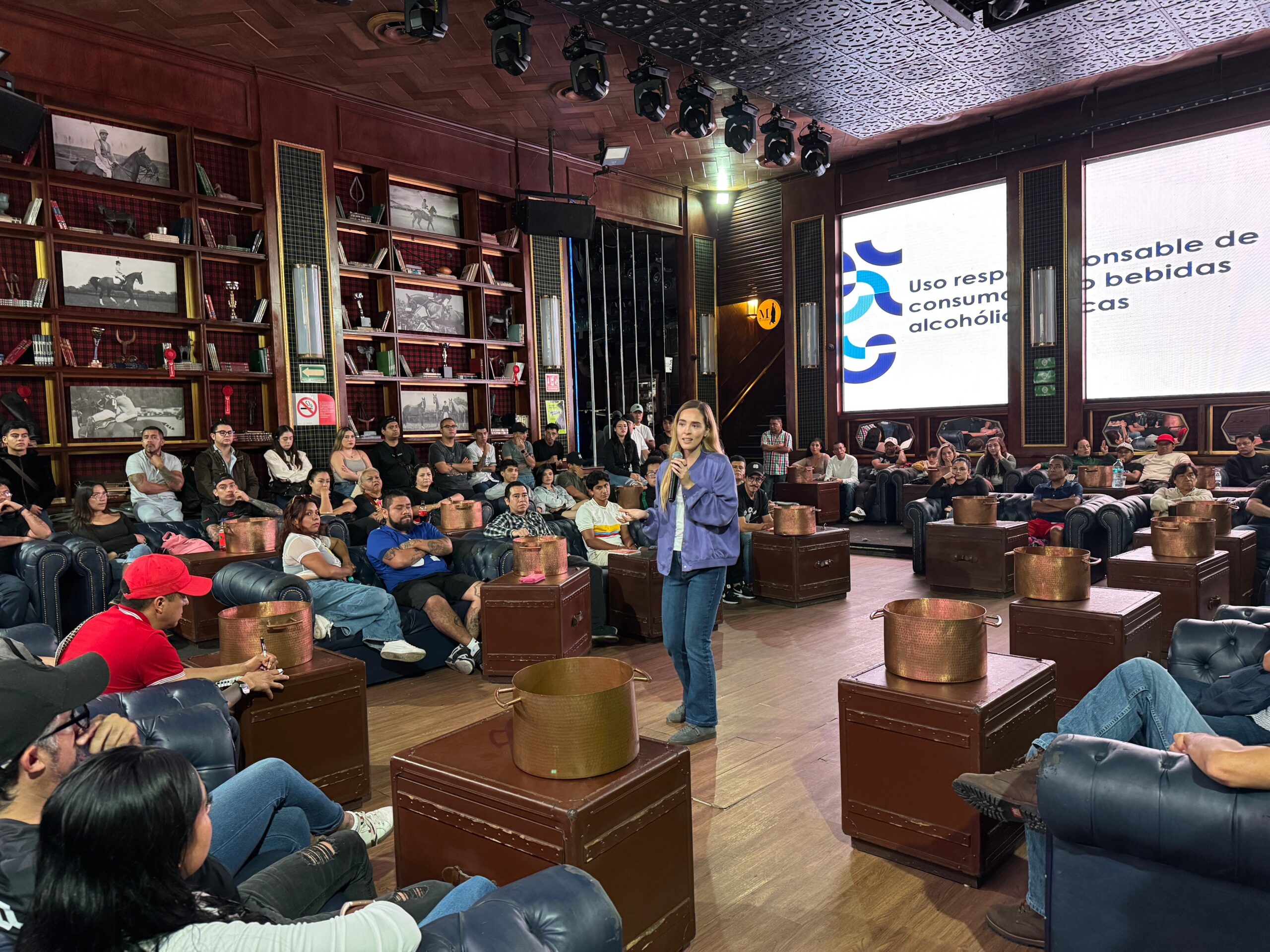 Capacitan a personal de bares y antros para actuar ante riesgos por consumo de alcohol