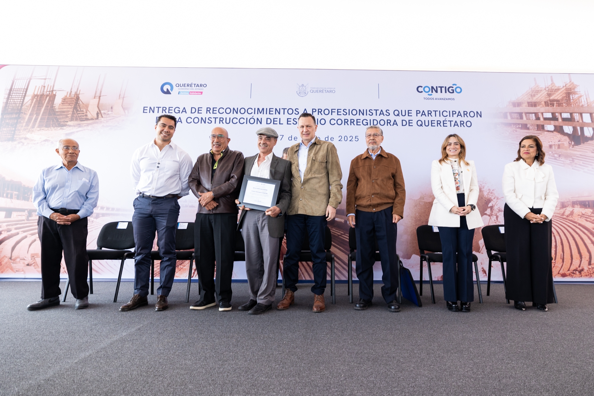 Reconoce Mauricio Kuri a profesionistas que participaron en la construcción del Estadio Corregidora