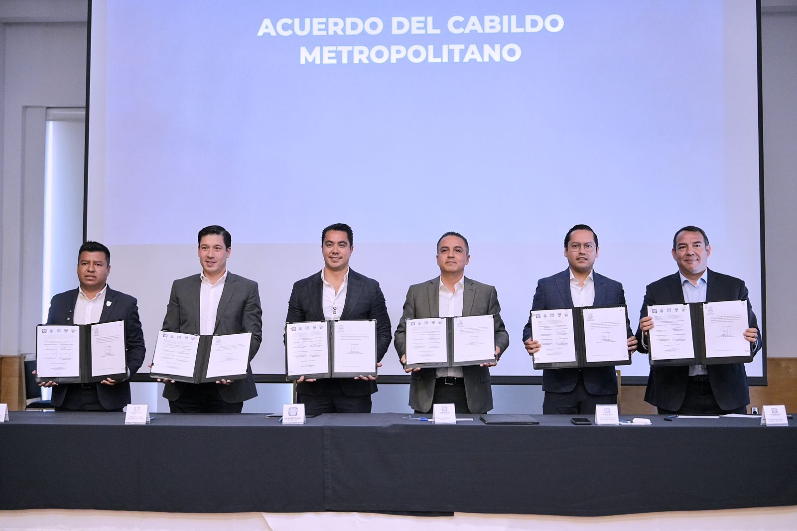 Sesiona Cabildo Metropolitano para dar cumplimiento al Decreto gubernamental