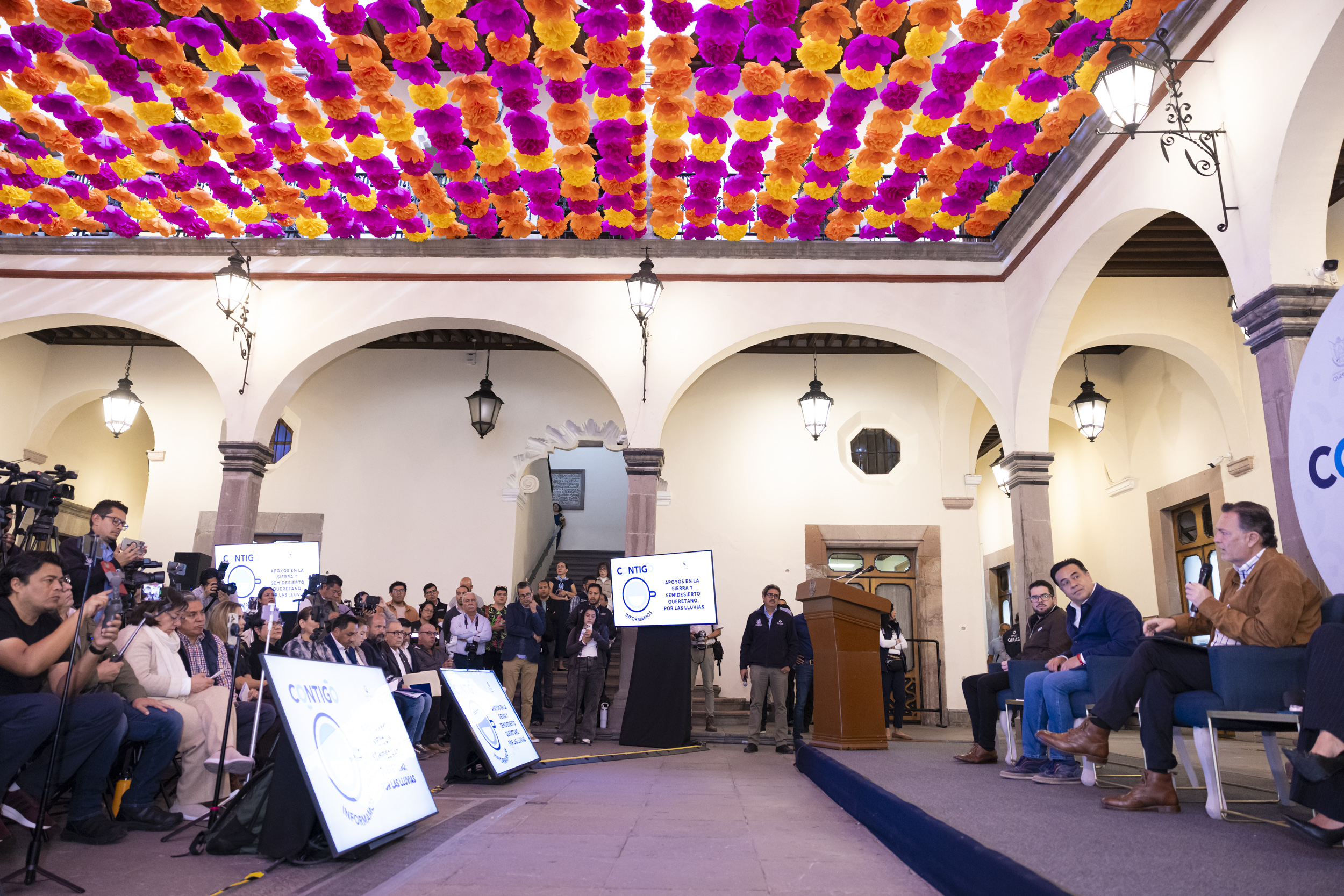 Reconstrucción de caminos en la Sierra y el Semidesierto, prioridad del Gobierno de Querétaro