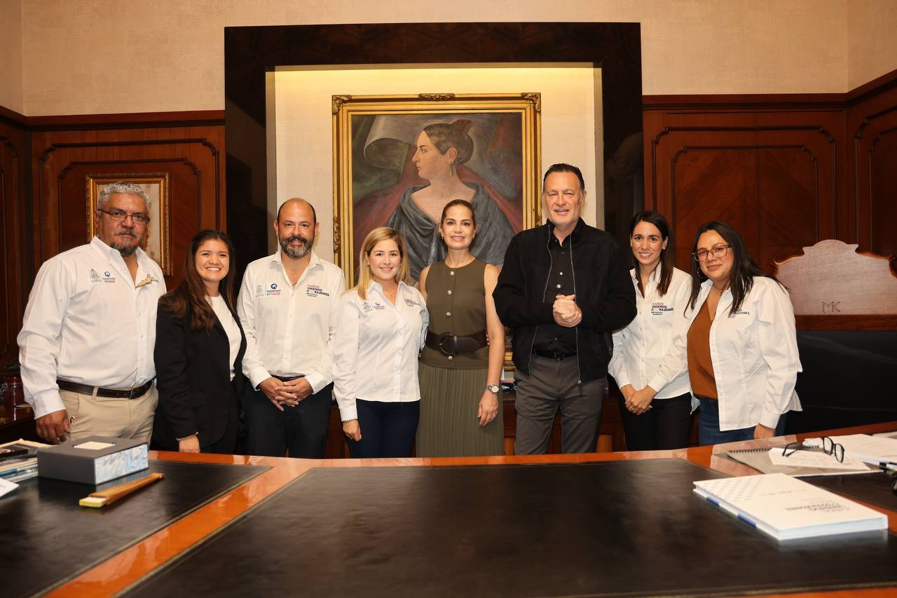 Entrega Car Herrera IV Informe de Actividades del SEDIF al Gobernador