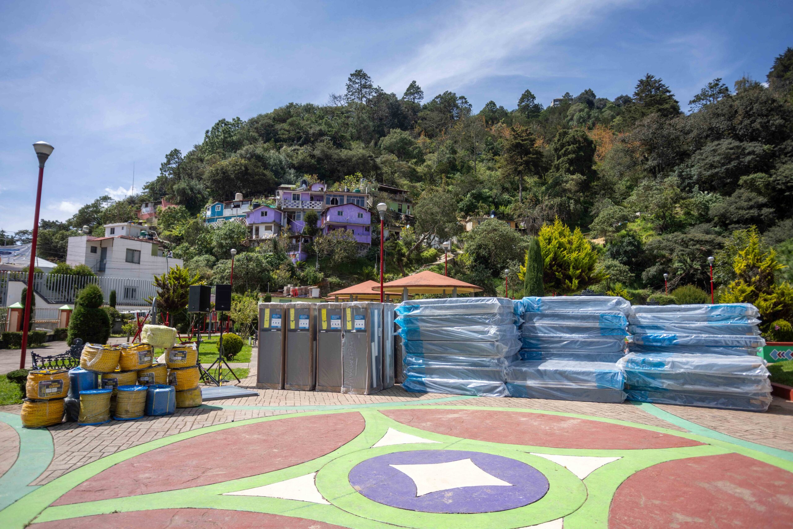 Arranca Gobernador entrega de enseres domésticos a familias afectadas por lluvias en San Joaquín