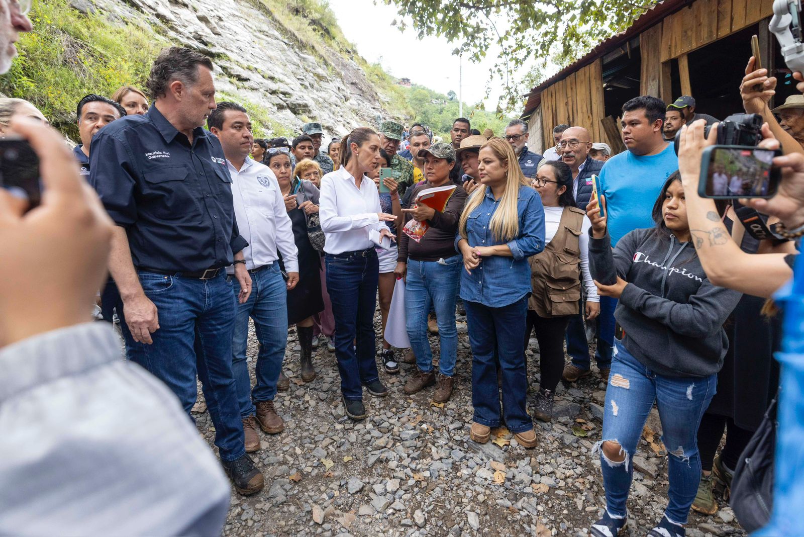 Visita Presidenta de México zonas afectadas por lluvias en la Sierra Gorda queretana