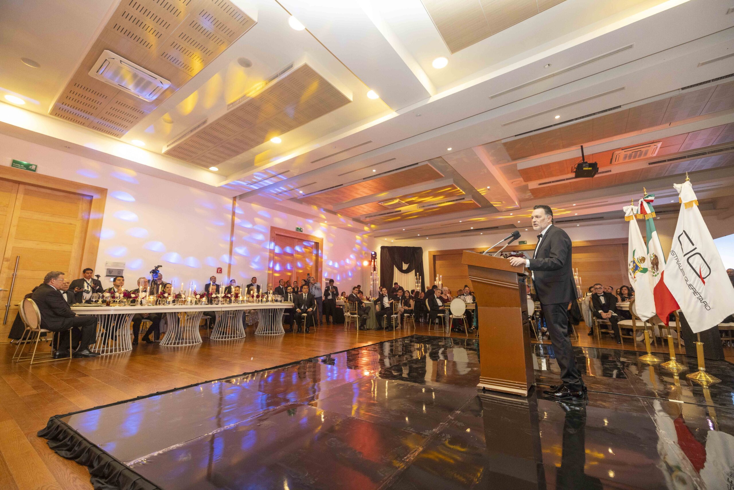 Encabeza Gobernador entrega del Premio al Empresario del Año 202