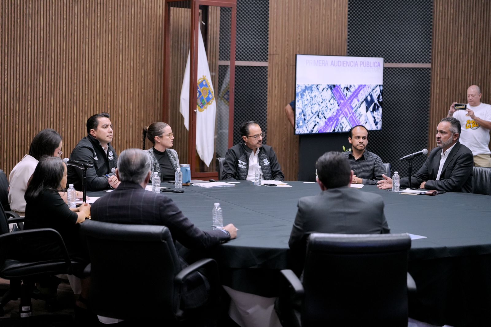 Encabeza Felifer Macías ejercicio histórico con la primera Audiencia Pública de Querétaro