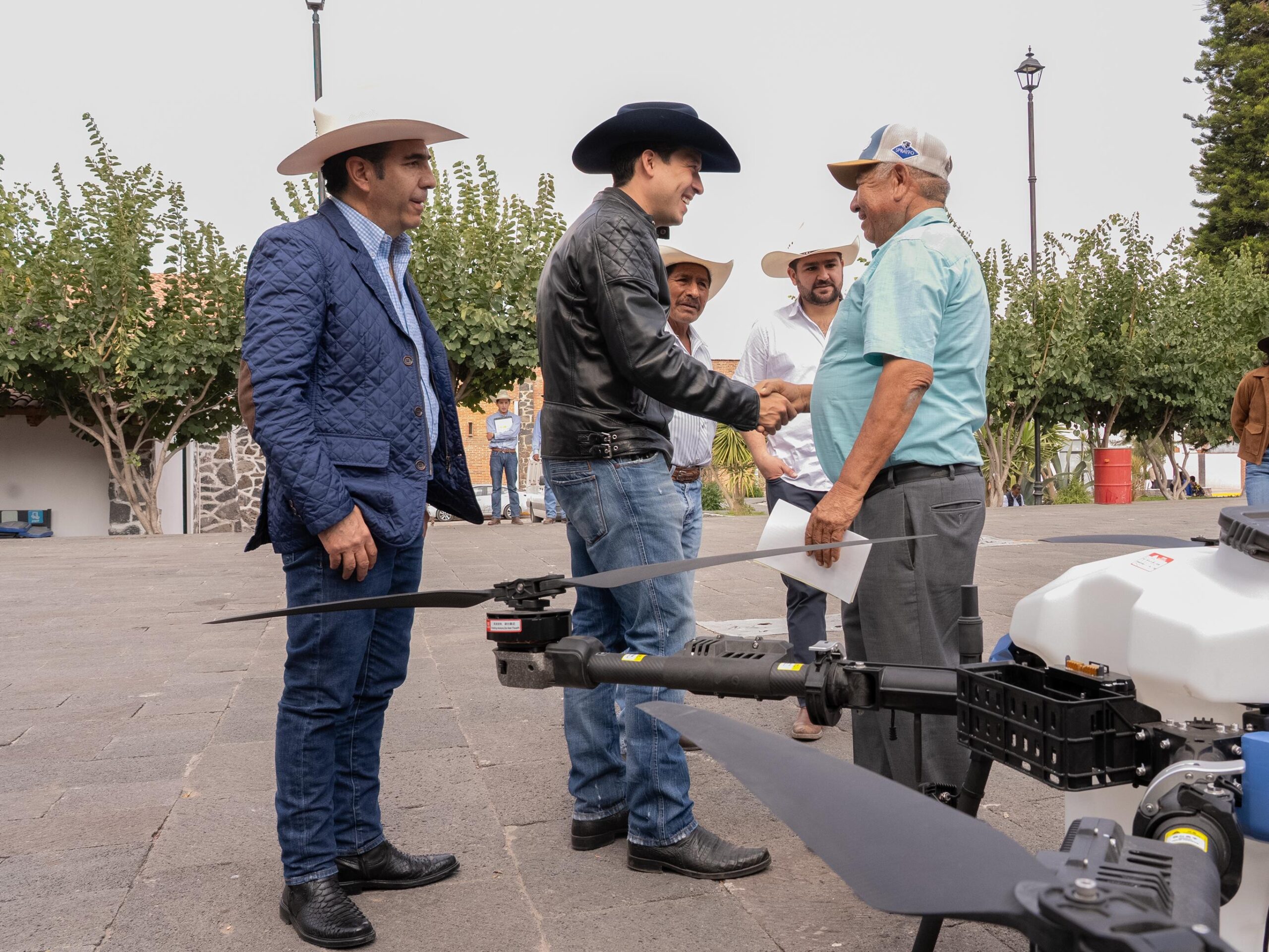 Rodrigo Monsalvo entrega subsidios para fortalecer el campo con apoyos y equipamiento tecnológico