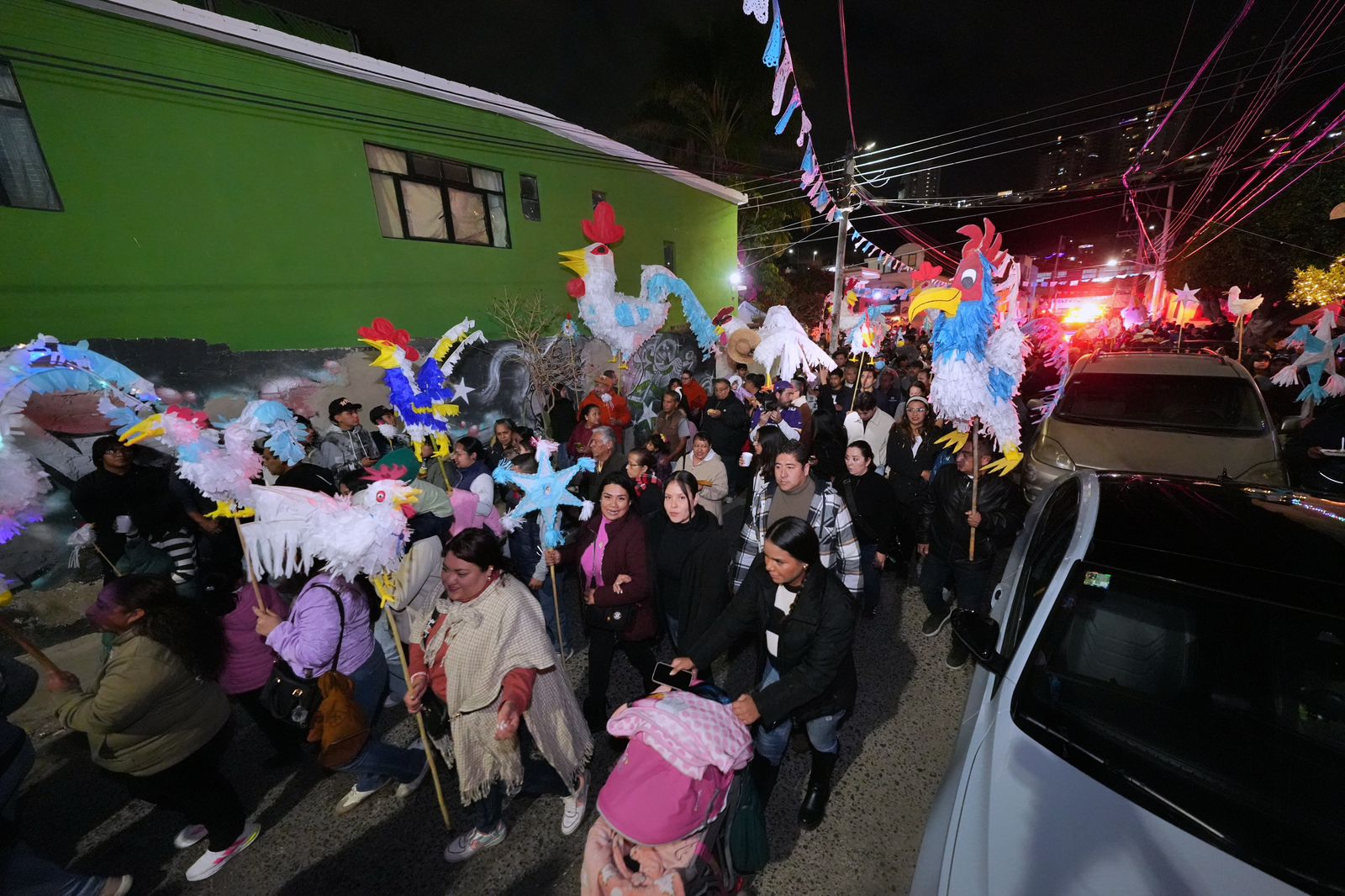 Asiste Felifer Macías al tradicional Gallo, Noche de Estrellas