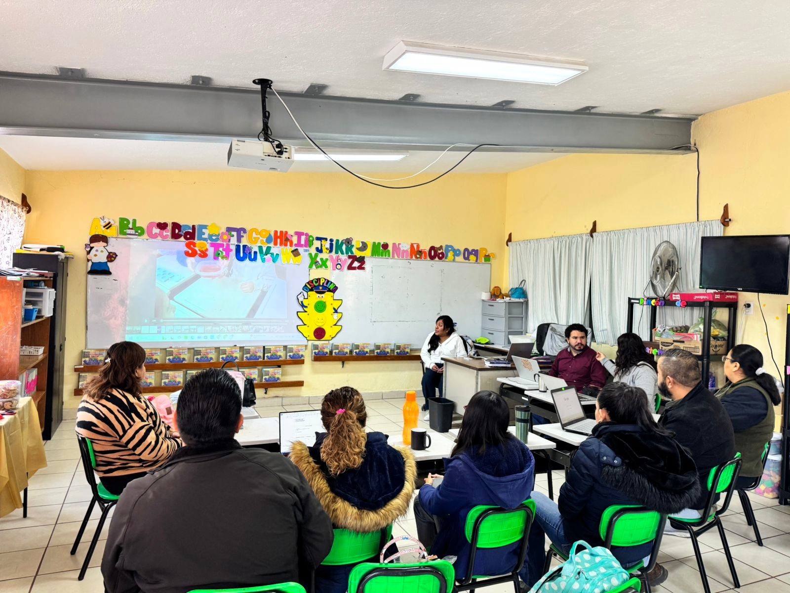 Regresan a sus actividades 18 mil trabajadores de educación básica