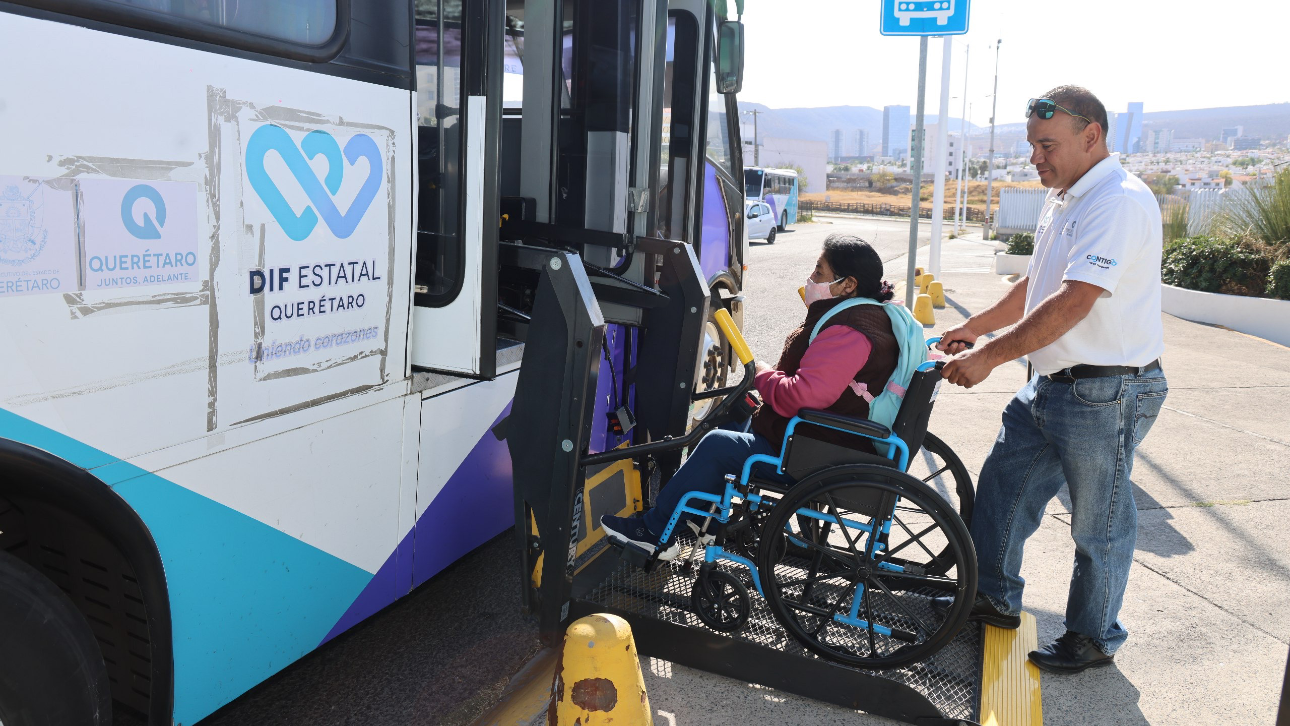 Ofrece SEDIF movilidad digna por medio del transporte especializado
