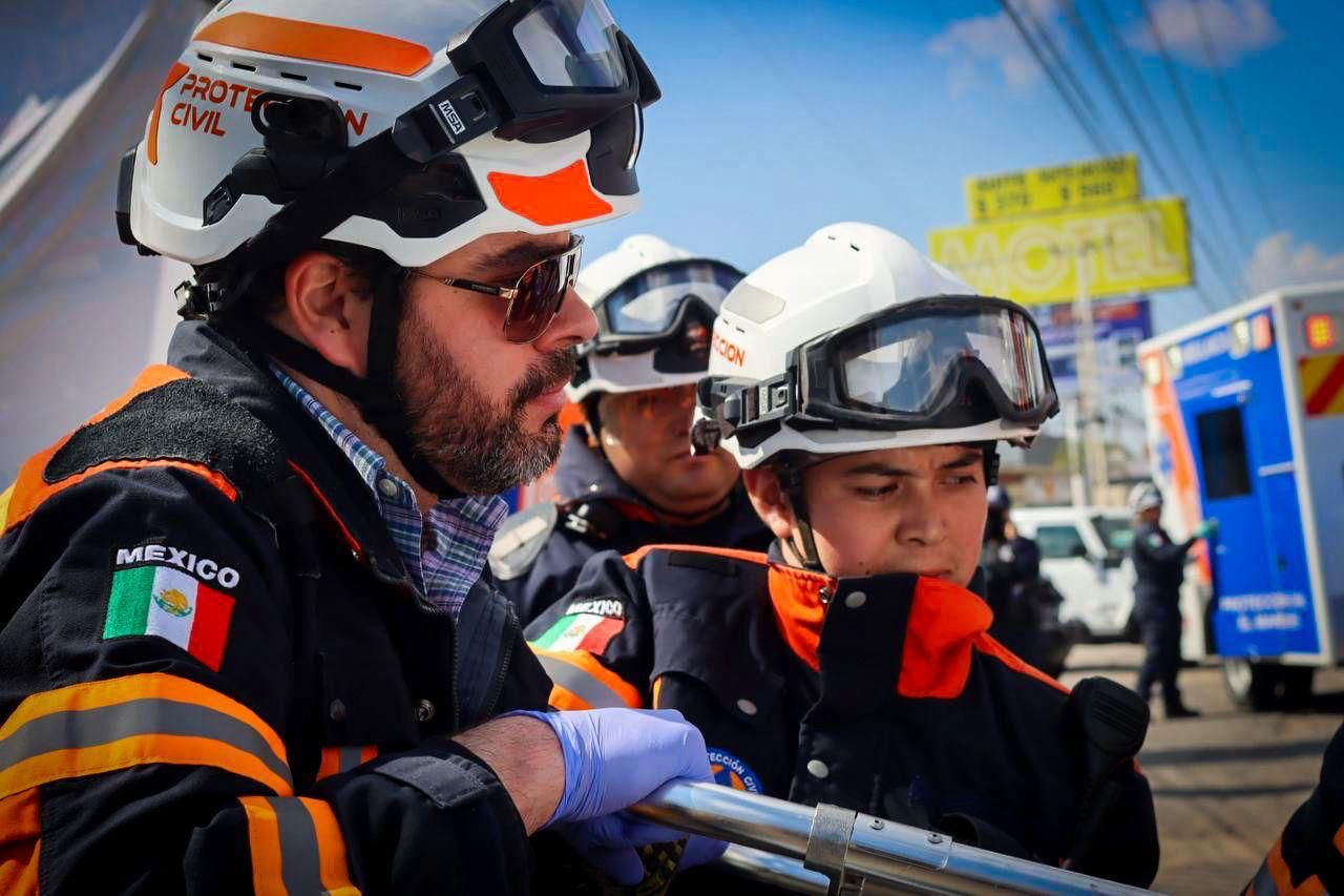 Ambulancia de Protección Civil resulta afectada en accidente vehicular