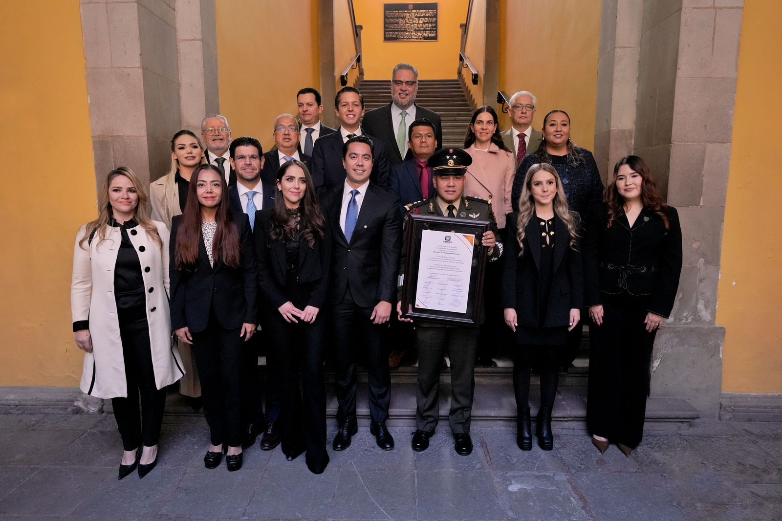 Encabeza Felifer Macías sesión solemne de Cabildo con el Ejército Mexicano y Fuerza Aérea