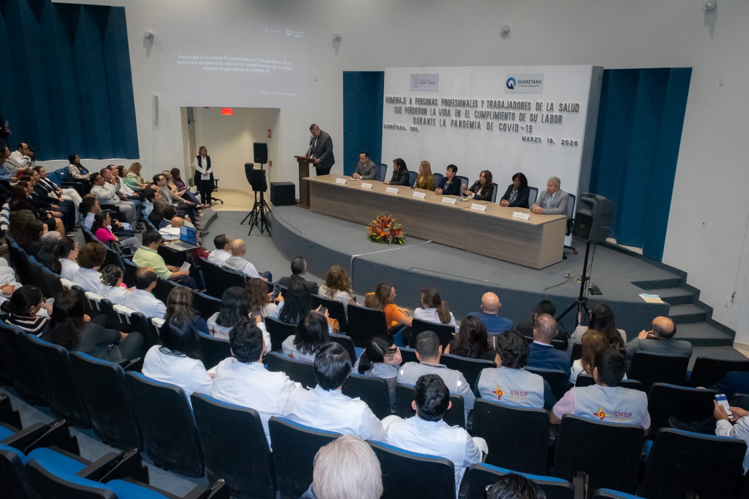 Rinden homenaje a profesionales de la salud queretanos fallecidos en pandemia