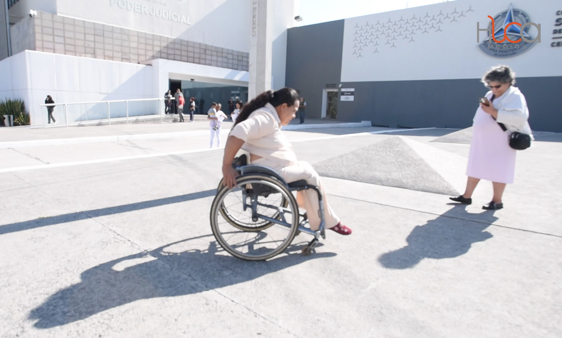 La ruta del perdón: Tres horas en silla de ruedas para abrazar a un hijo